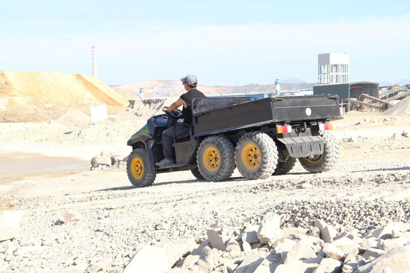 Electric utility vehicle for mines